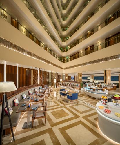 Étterem, WOW Crest, Indore - IHCL SeleQtions in Indore