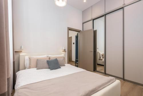 Experience World Class Service at New, Quiet, Premium Design Apartment in City centre, Self Check-In, Rīga (photo 6)