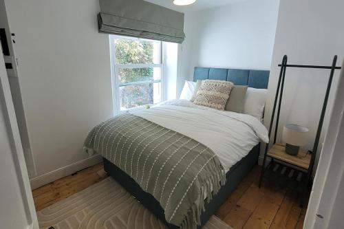 Looe Cottage - Seaside views log fire sleeps 4, Looe (photo 5)