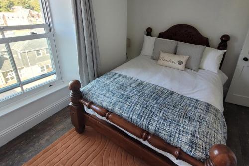 Looe Cottage - Seaside views log fire sleeps 4, Looe (photo 4)