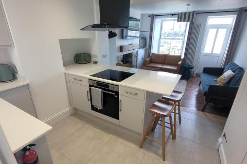 Looe Cottage - Seaside views log fire sleeps 4, Looe (photo 10)