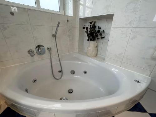 浴室, Wohnen im alten Feuerwehrturm in 哈瑟費爾德