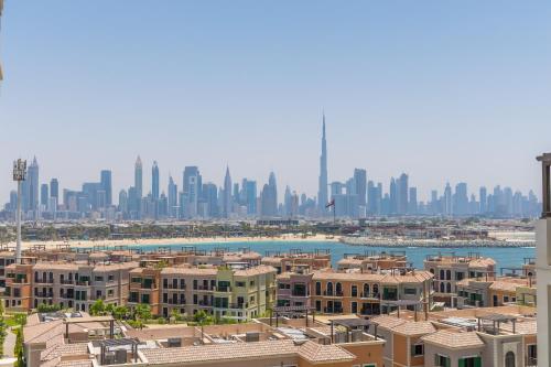 WOW Port de la Mer Skyline Blick Dubai, Dubaj