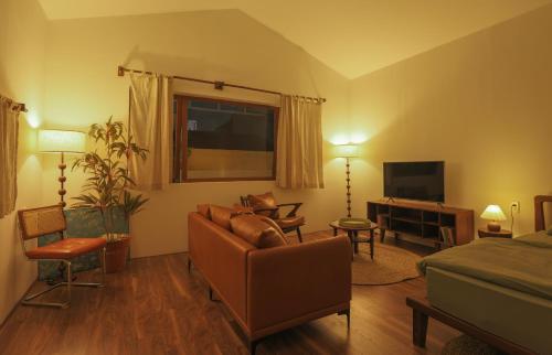 Shared lounge/TV area