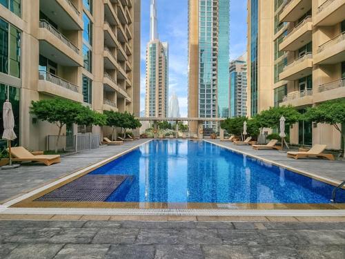 Vogue Vacation Homes, Downtown Boulevard Central near Burj Khalifa and Dubai Mall, Two Bedroom Apartment with Balcony and Burj Khalifa View, Access to all Amenities, Dubái (foto 3)