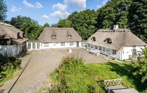 Beautiful Home In Juelsminde With Sauna