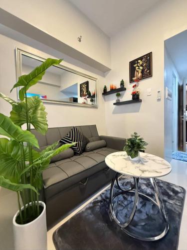 Primeworld Resort Style Cozy Condo Near Airport and Beaches - Cebu