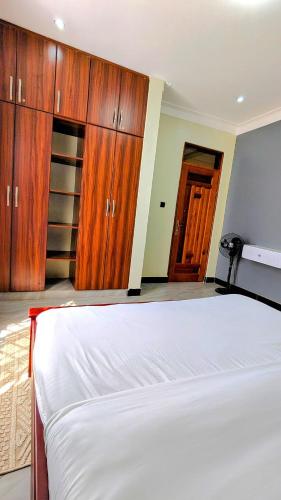 Royal Retreat Homes - Luxury - image 5