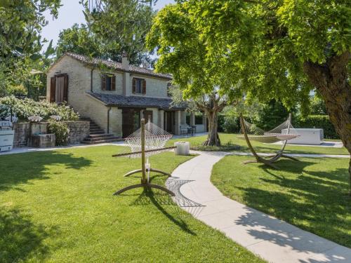 Viesnīcas āriene, Scenic villa with heated pool in Sant' Ippolito