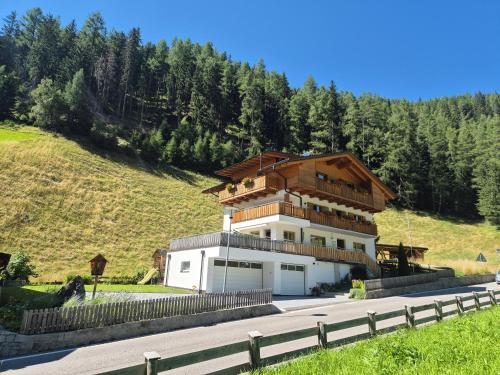 花園, Ferienhaus Nairz - Casa Vacanze Nairz - Holiday Home Nairz in 普雷多伊