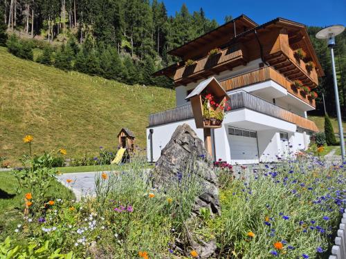 花園, Ferienhaus Nairz - Casa Vacanze Nairz - Holiday Home Nairz in 普雷多伊