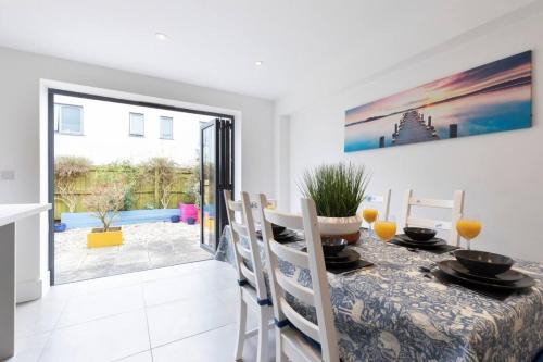 Spacious 3 Bed Home - Tap to explore photos