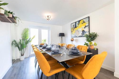 Stunning 4 Bed 3 Bathroom Home