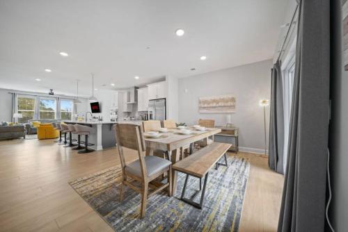 NEW Luxury Condo, Rooftop Terrace, EV Charger! in 維克森林