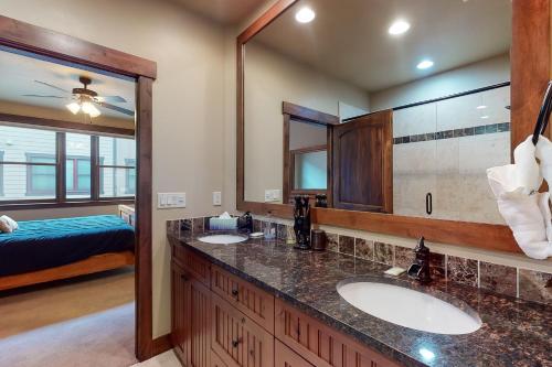 Riverfront Retreat - image 5