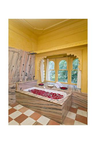 room detail thumbnail 2