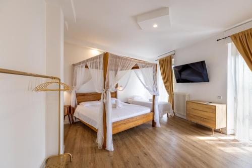 Domino Hotel, Turín