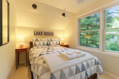 Glennwood Cottage! Coastal woodsy charm with association beach access