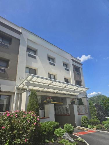 Best Western Roslyn-Long Island Hotel