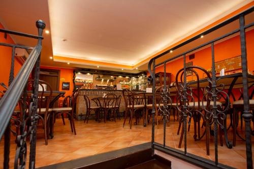 Bar, Hotel Neapolis near Santa Maria dellAnimPurgatorio Ad Arco Kirche