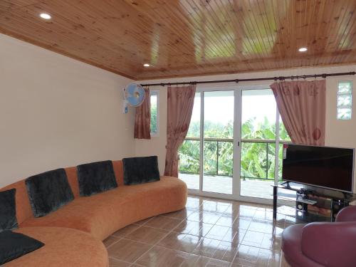 Hibiscus House Seychelles Self Catering - Tap to explore photos