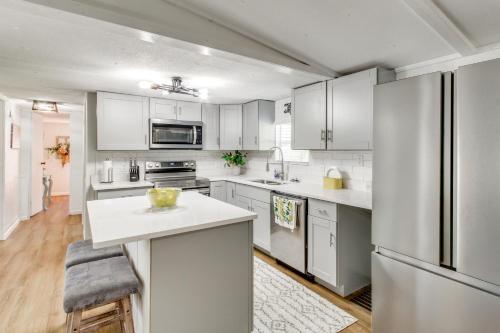 Private Dock and Fire Pit Point A Lake Retreat! in Andalusia (AL)