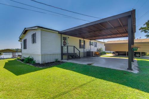 Private Dock and Fire Pit Point A Lake Retreat! in Andalusia (AL)