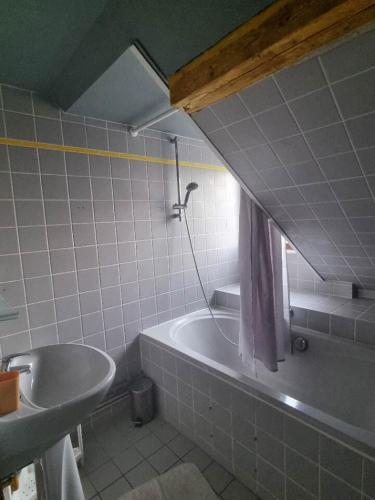 Quiet 2-room apartment in Koenigshoffen, Strasbourg (photo 3)