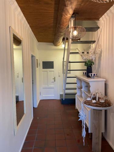 Reetdachhaus am See Ostfriesland in Leezdorf