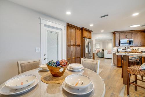 Waterfront Views & Dock: Matlacha Island Home in Matlaša (FL)