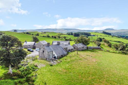 Exterior view, Orsedd Wen Farmhouse in Capel Garmon