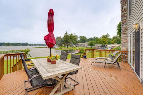 . Garage Game Room, Bar Coldwater Lake House!
