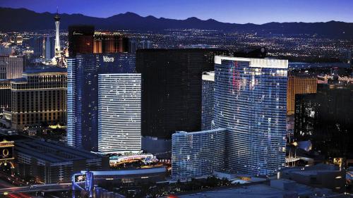 Vdara Studio Suite 011 Pool View FREE VALET Parking, Las Vegas