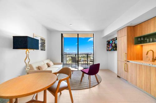 On 44th Floor! Enjoy Breathtaking Views and Top Amenities in Miami, USA