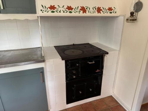 House near forest and water in Laggasen