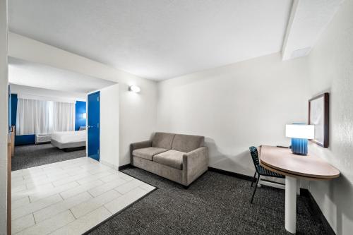 Quality Inn & Suites Near the Theme Parks - image 11