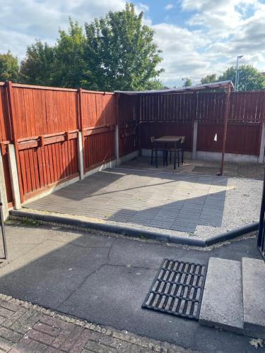 EXQUISITE FOLK VICTORIAN ONE-BED HOUSE: in Hunslet Carr