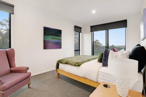 Stunning Modern Hillside Haven near Pukekohe in Bombay