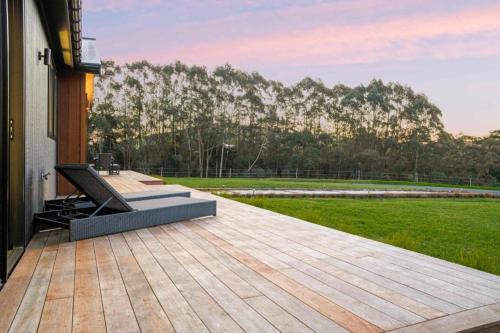 Iekārtas, Stunning Modern Hillside Haven near Pukekohe in Bombay