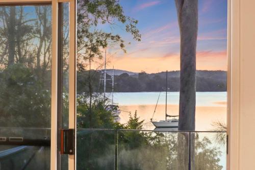 Vistas, Shoreline Serenity Waterfront Home in Mannering Park
