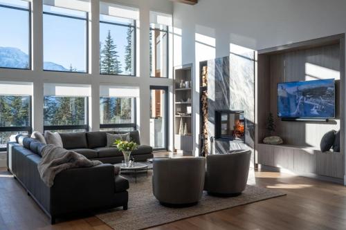 Sitka Spruce Mountain Chalet