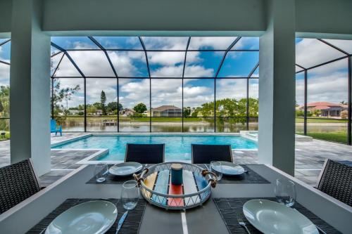 NEW BUILD-Heated Pool & Spa-Canal - South Exposure - House Aruba in Cape Coral