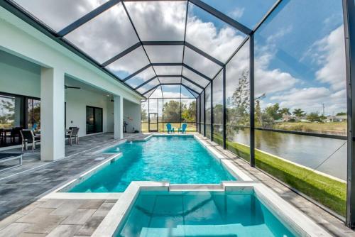 NEW BUILD-Heated Pool & Spa-Canal - South Exposure - House Aruba in Cape Coral