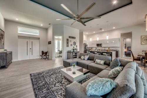 NEW BUILD-Heated Pool & Spa-Canal - South Exposure - House Aruba in Cape Coral