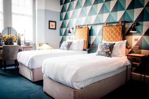 2 twin beds
