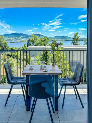 Apartmán s krásným výhledem na jezera a Pálavu (Apartman s krasnym vyhledem na jezera a Palavu) in Pasohlavki