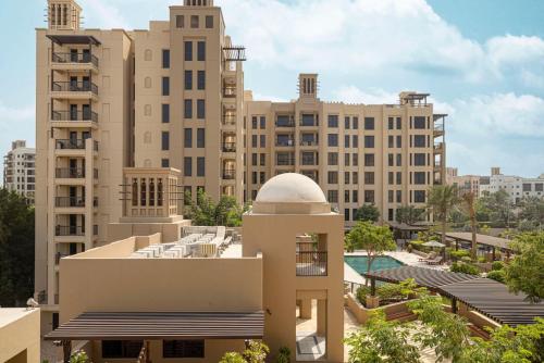 Near Burj Al Pool View Balcony MJL 2BR, Dubai (photo 3)