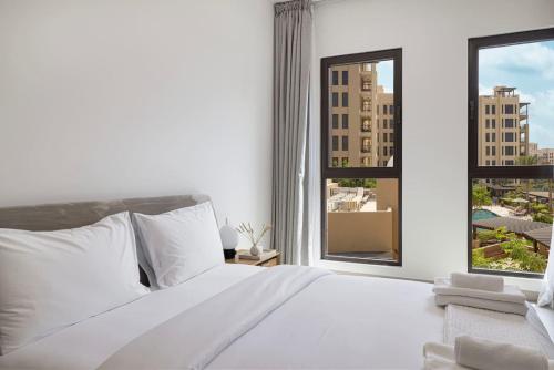 Near Burj Al Pool View Balcony MJL 2BR, Dubai (photo 5)