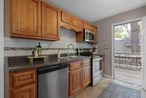 المرافق, Spacious 5BR Firepit with Deck Near OSU and More in Clintonville