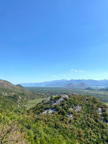 Tuvākā izklaides vieta, Stone house Kana-Skadar Lake in Dodoši